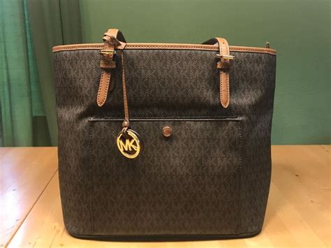 michael kors tasche braun abgerundet|Michael Kors black.